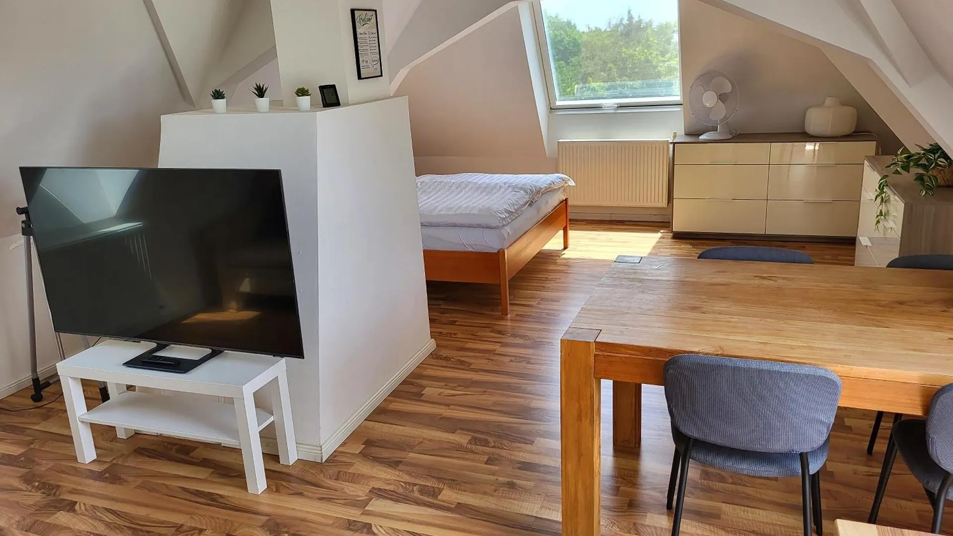Dachgeschosswohnung 1 - Apartments Am Schloss Oberschleissheim 0*,  Germany