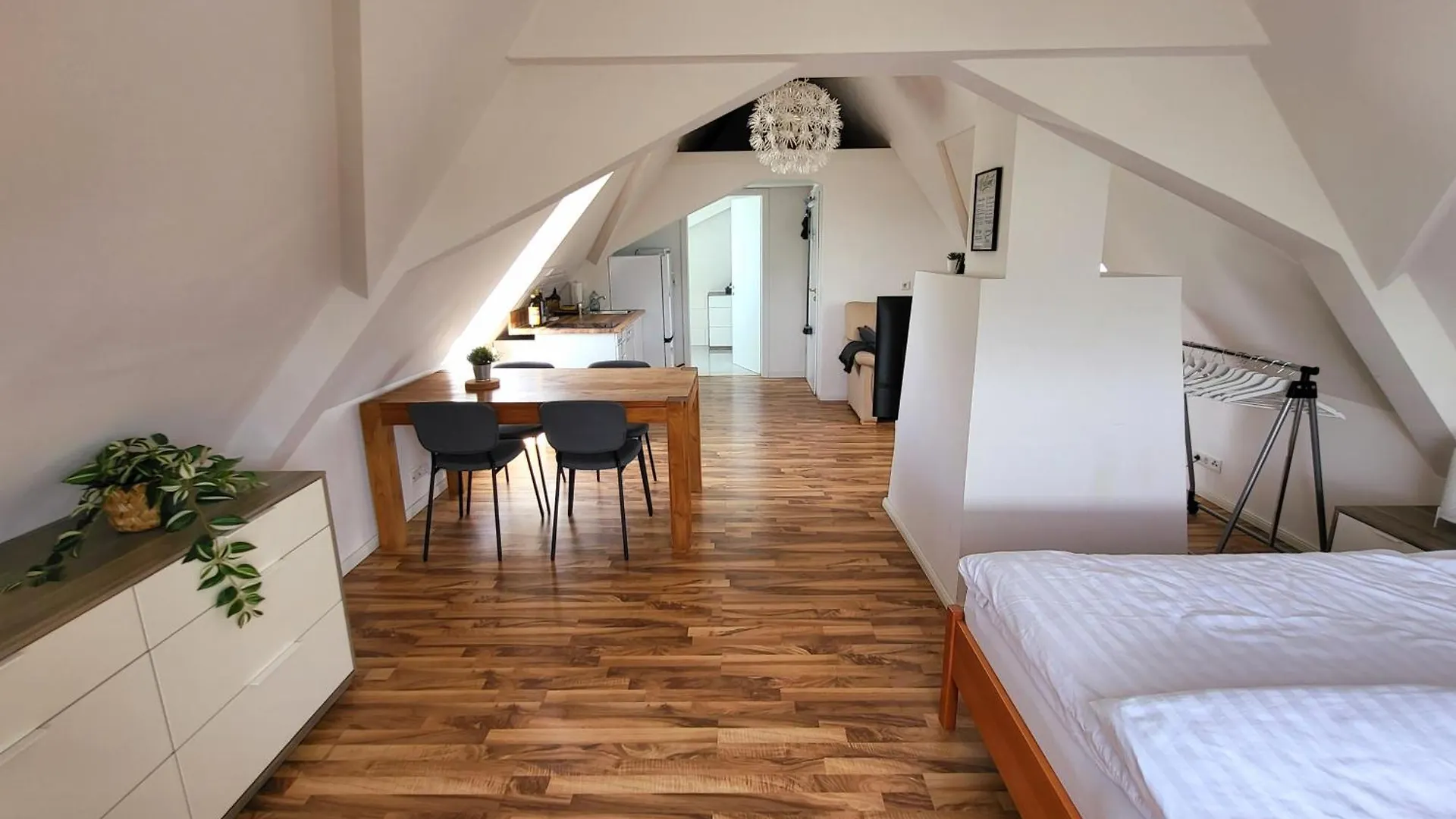 Dachgeschosswohnung 1 - Apartments Am Schloss Oberschleissheim